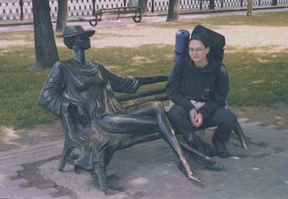 Kunst in Minsk. Ich bin echt, die Dame nicht.
